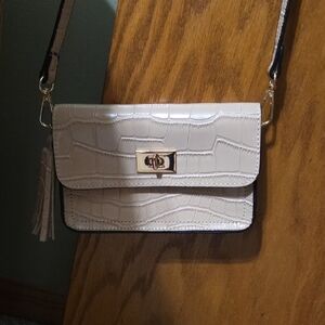 Elegant Cream Croc-Embossed Crossbody Bag